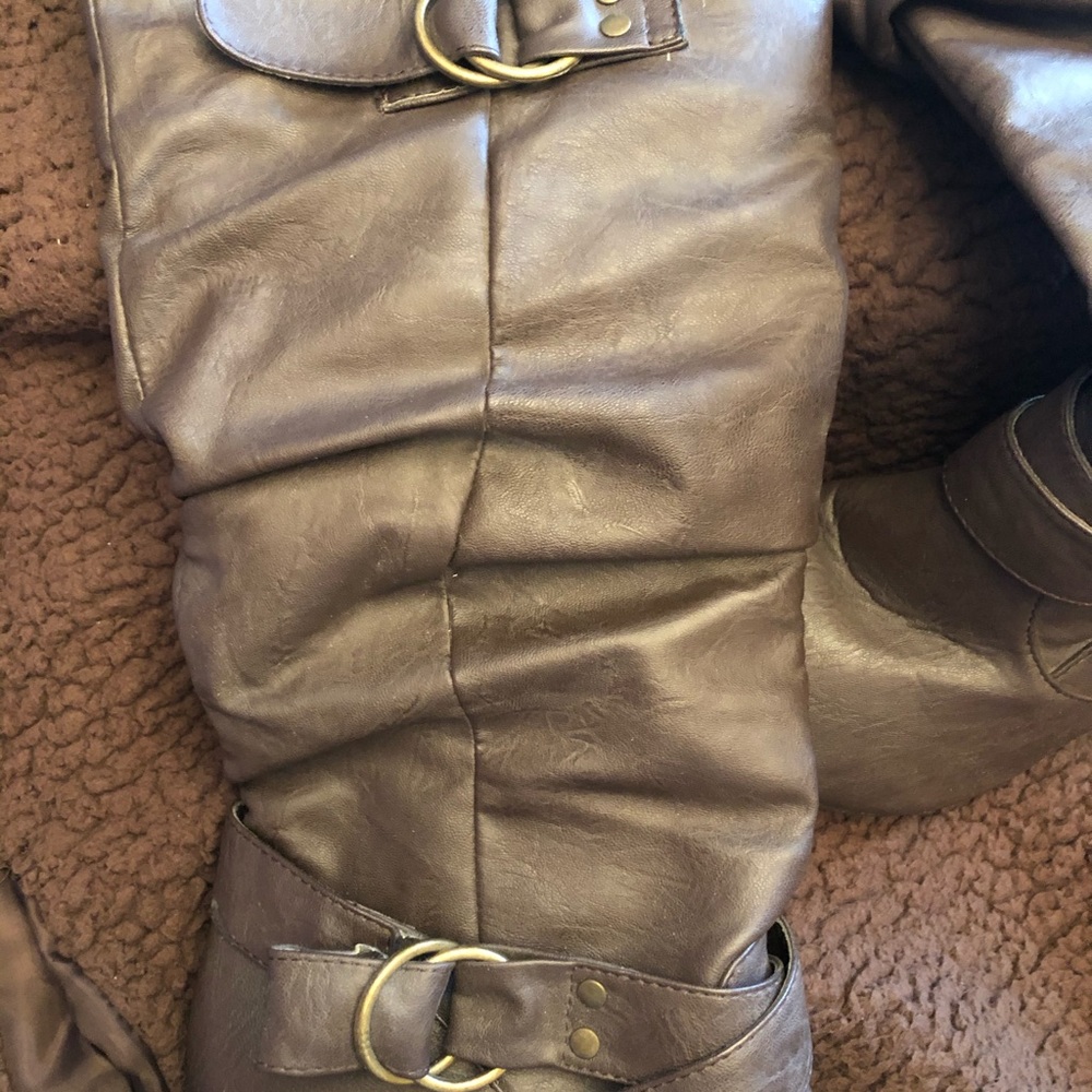 Boots - Picture 2 of 4